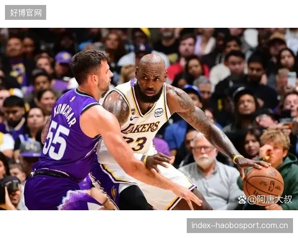 湖人靠詹姆斯犀利突破把对手打停,火力全开